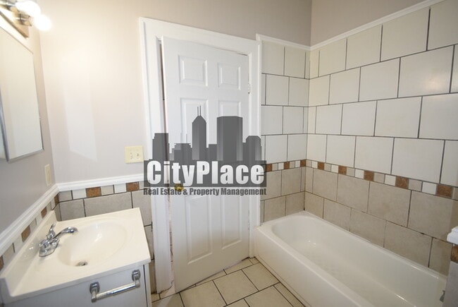 Building Photo - 1602 Spruce St