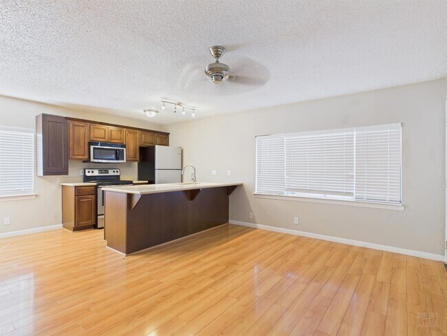 Building Photo - 2408 Longview St