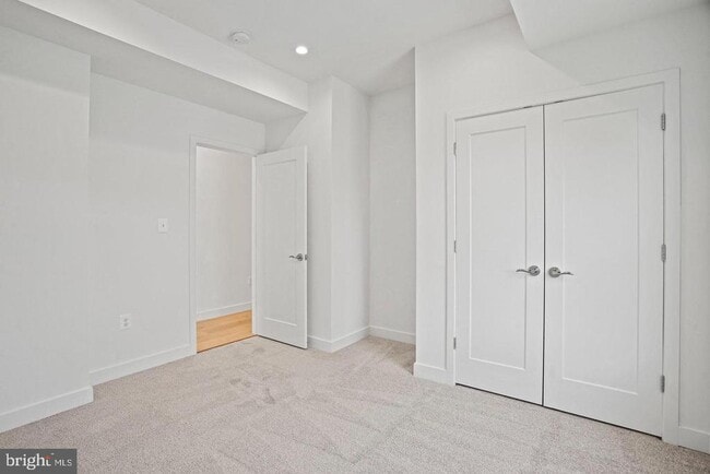 Building Photo - 4421 Kane Pl NE