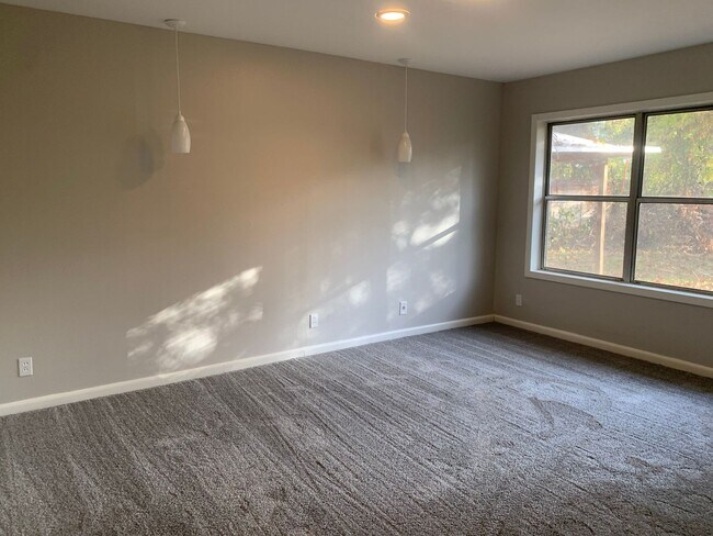 Building Photo - UPDATED HOME IN GREENACRES PLACE (North Bossier)