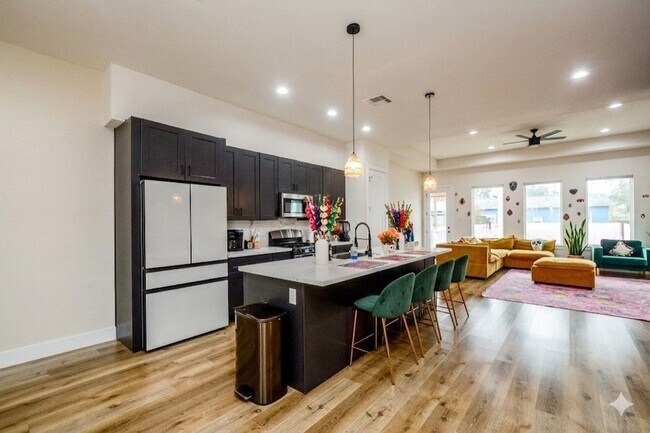 Building Photo - 1504 Evelyn St