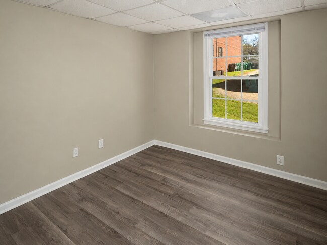 Building Photo - 312 N Jefferson St NE