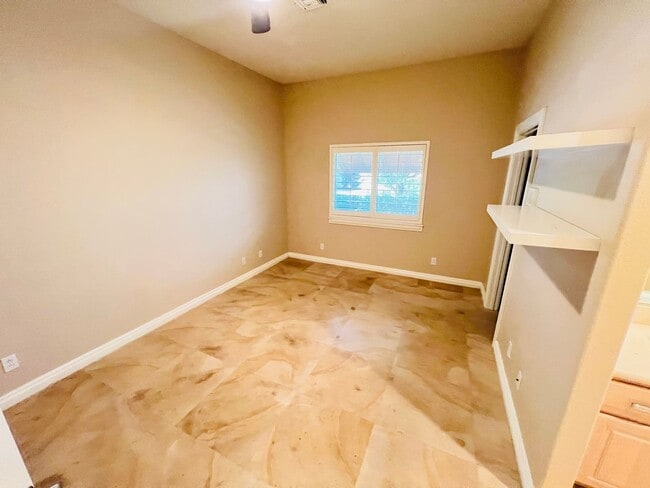 Building Photo - 10 Oaks Guard gated community
