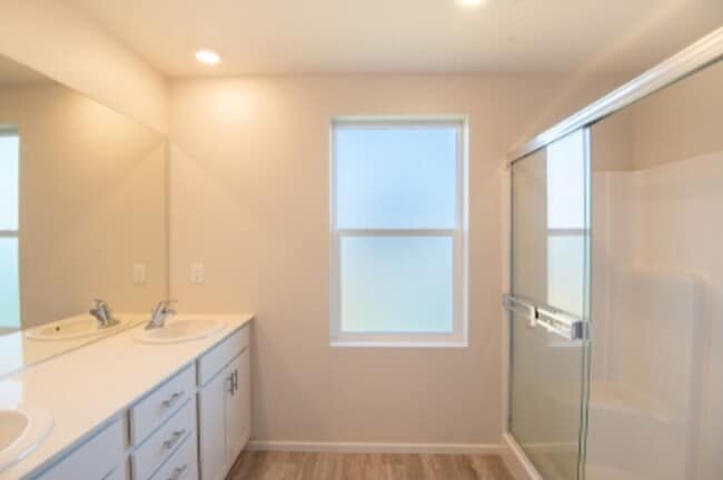 Building Photo - Beautiful newer construction 4 bed, 2.5 ba...