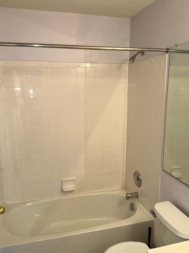 Building Photo - Very well maintained 3BR 2.5BA 3 level townhome located in the Milestone Community of Germantown