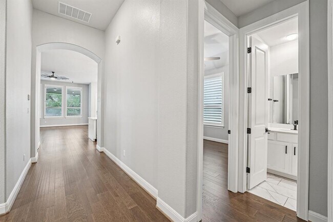 Building Photo - 197 Left Frk Dr