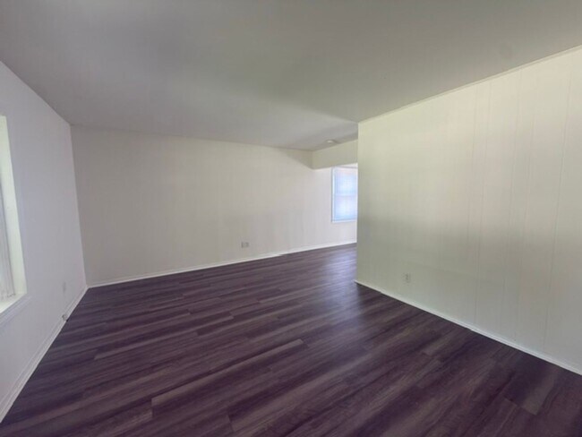 Building Photo - 1411 Scottsdale Dr