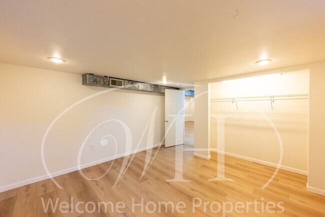 Building Photo - Spacious 5 Bedroom Home with Fenced Yard & Covered Parking