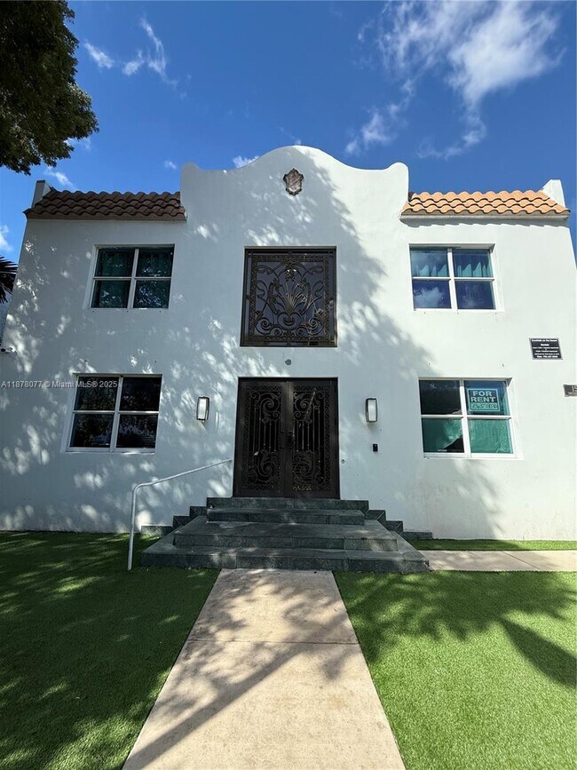 Building Photo - 1560 Drexel Ave