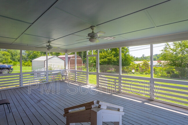 Building Photo - 8140 Holly Crest Dr