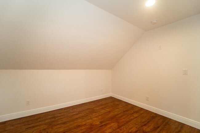 Building Photo - 11 Aviles St