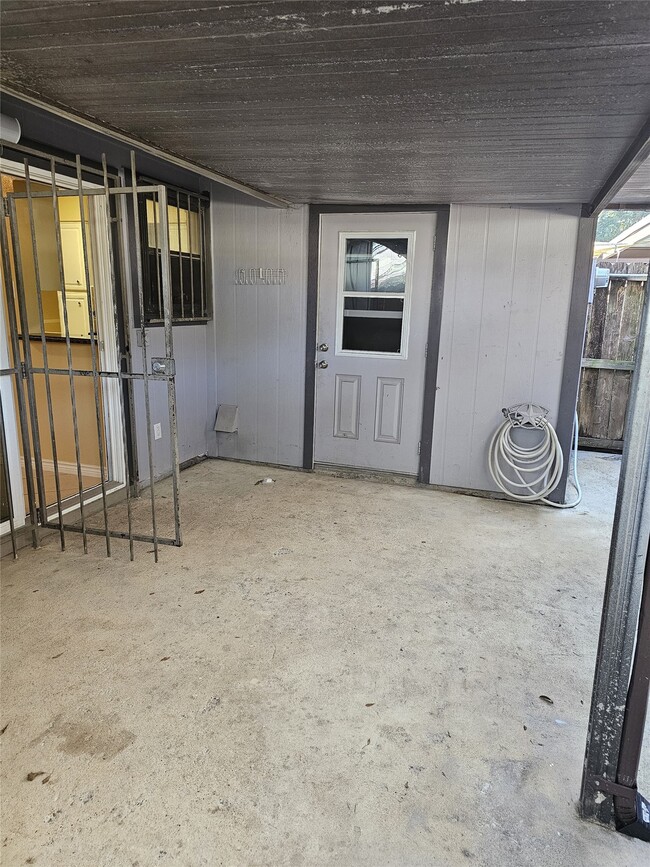 Building Photo - 5853 Village Forest Ct