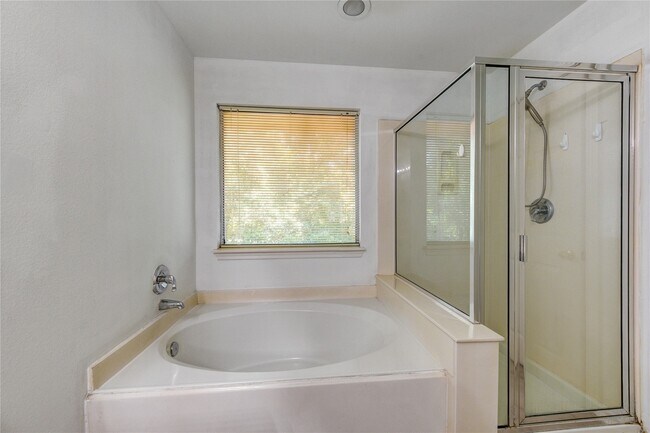Building Photo - 225 Summerhaze Cir