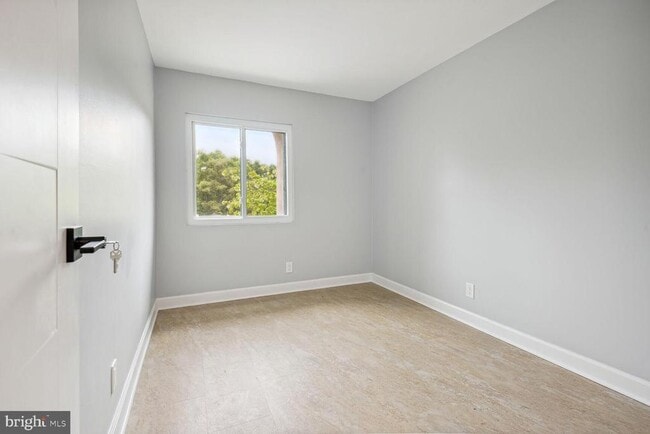 Building Photo - 1635 Valencia Way