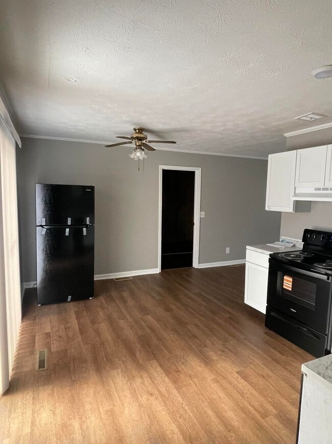 Building Photo - 1208 Venetian Cir