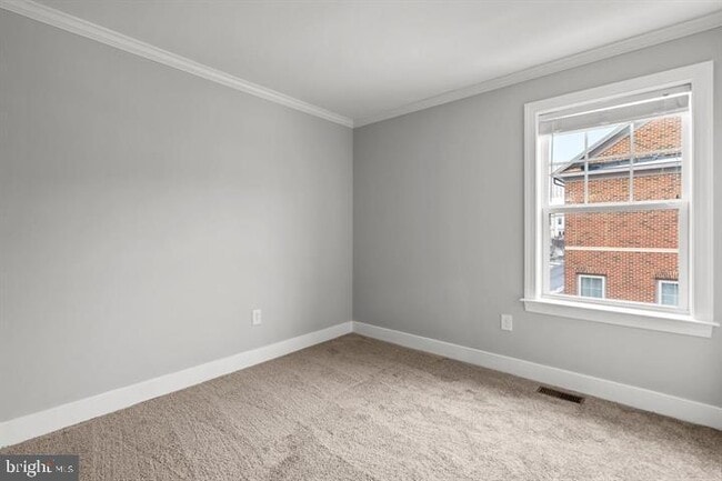 Building Photo - 722 Crown Park Ave