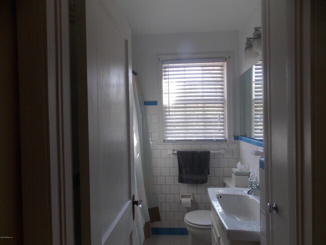 Building Photo - 1694 Geraldine Dr