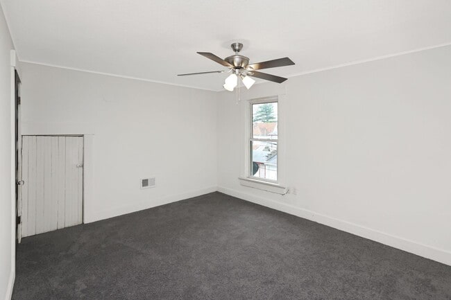Building Photo - Check out this spacious 2bdr home for rent!