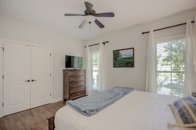 Building Photo - Fully Furnished, Short Term Rental, 1 Mont...