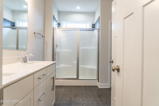 Building Photo - 176 Enfield Dr