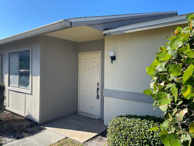 Building Photo - 1 Bedroom/1 Bath Villa with Private Courtyard