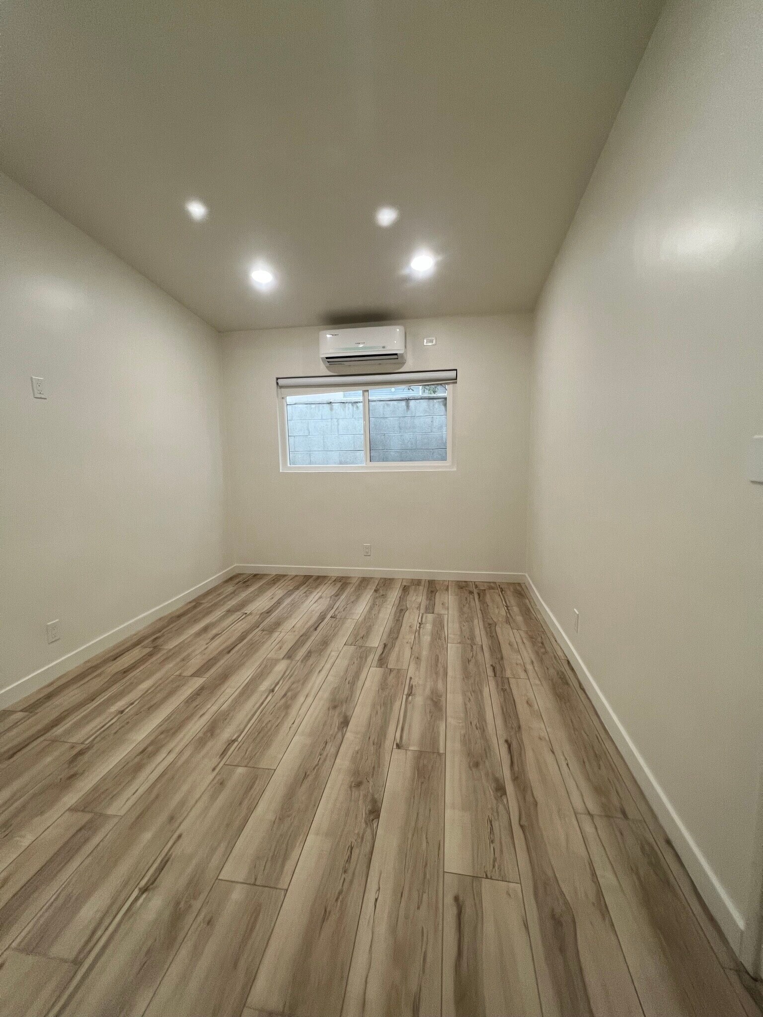 Building Photo - 2444 Chelsea Pl