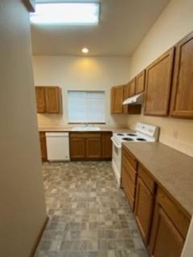 Building Photo - 2559-2559 W Apperson Dr