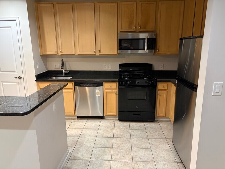 Building Photo - 2665 Prosperity Ave