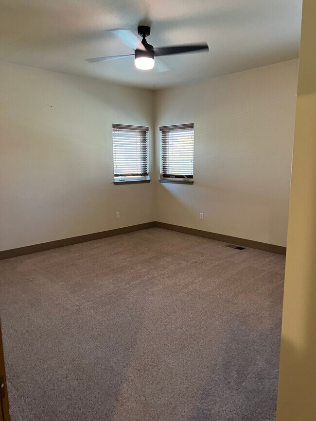 Master bed - 113 Oak St
