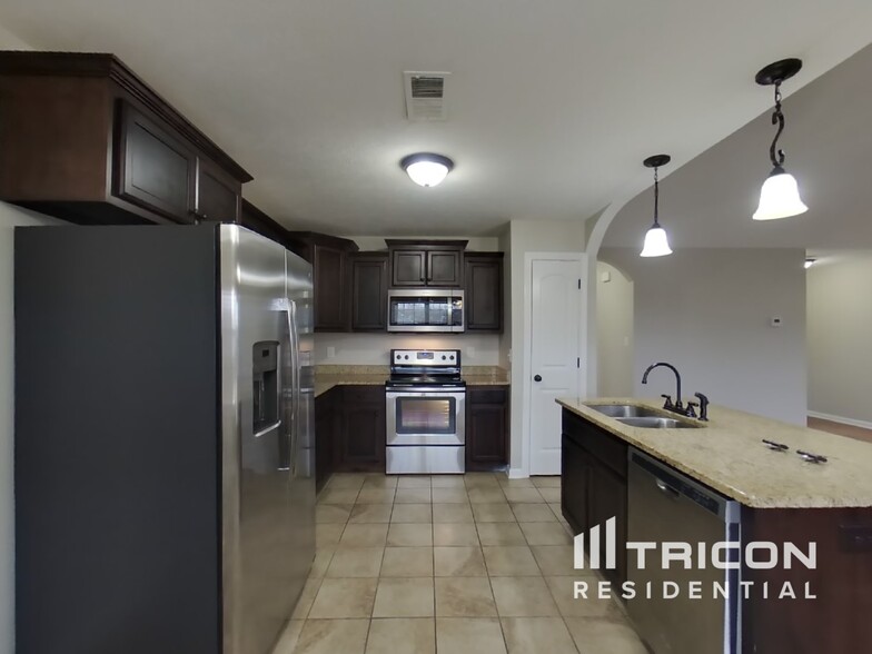 Building Photo - 1123 Freedom Dr