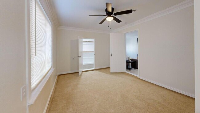 Building Photo - 1021 Crosby Ave