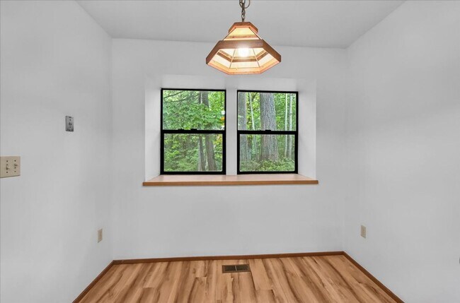 Building Photo - 3Bd/2Ba Issaquah Condo