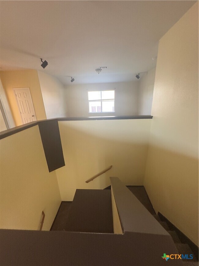 Building Photo - 2617 White Moon Dr