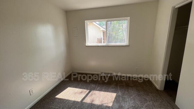 Building Photo - 1036 31st Ave