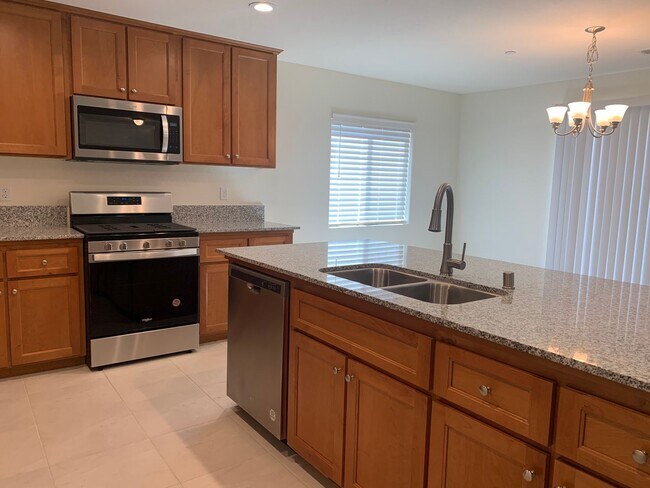 Building Photo - 4 Br 2 Ba available now