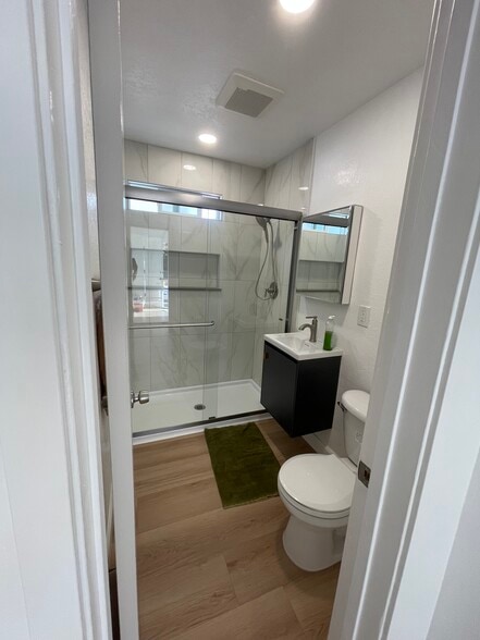 Building Photo - 6315 Osler St