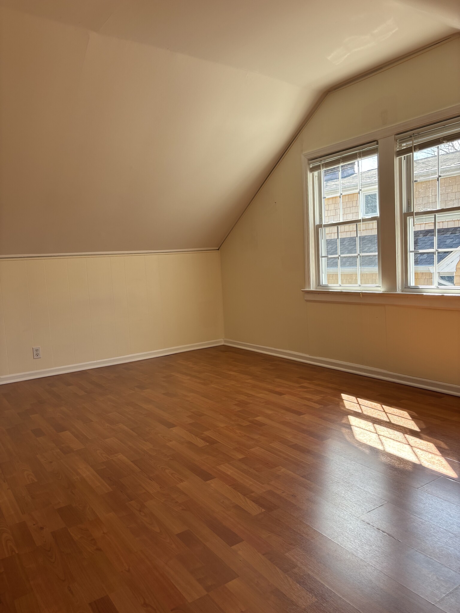 Building Photo - 119 Lake Shore Dr