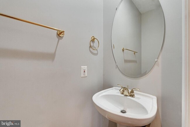 Building Photo - 8872 Ashgrove House Ln