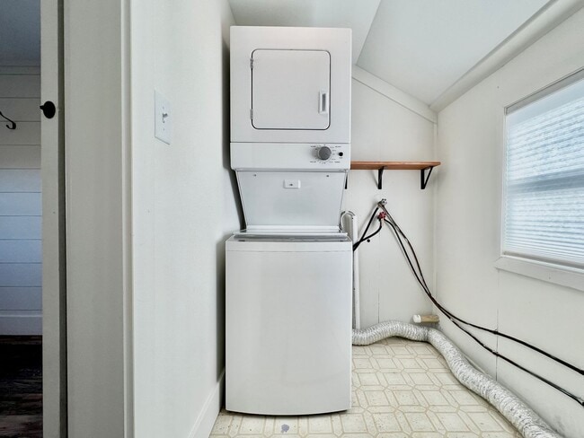 Building Photo - Fresh, Fun & Close to Elk Lake