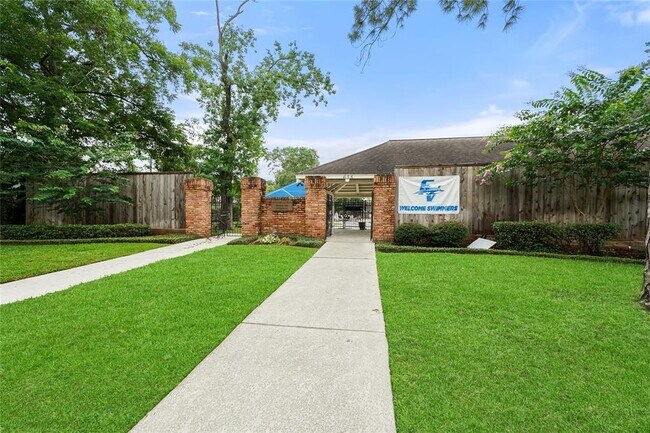 Building Photo - 12707 Trail Hollow Dr