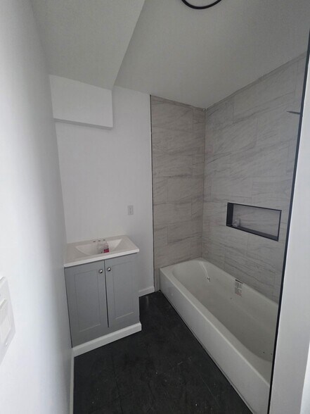 Building Photo - 3061 W 46th St