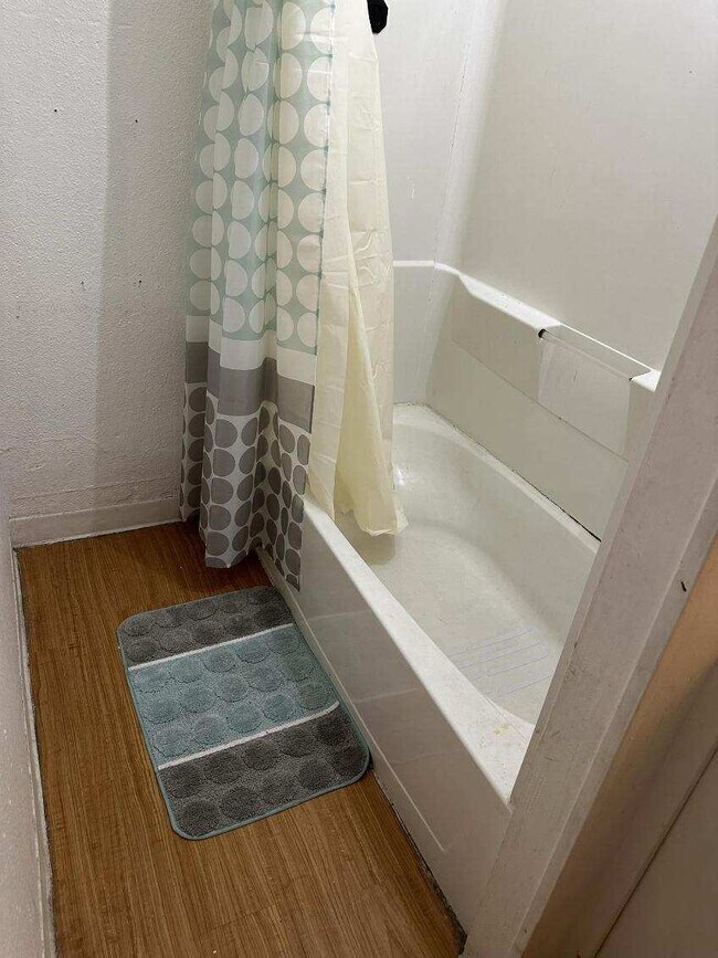 Building Photo - 729 W Cavour Ave