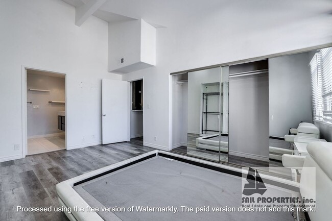 Building Photo - Stylish 3-Bedroom Condo in Gated Torrance ...