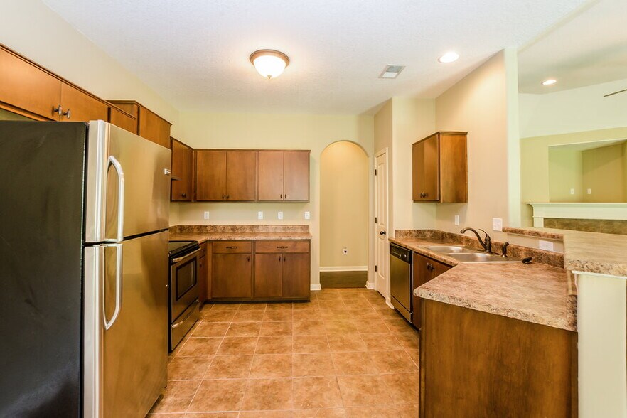 Building Photo - 5009 Forest Oasis Ln
