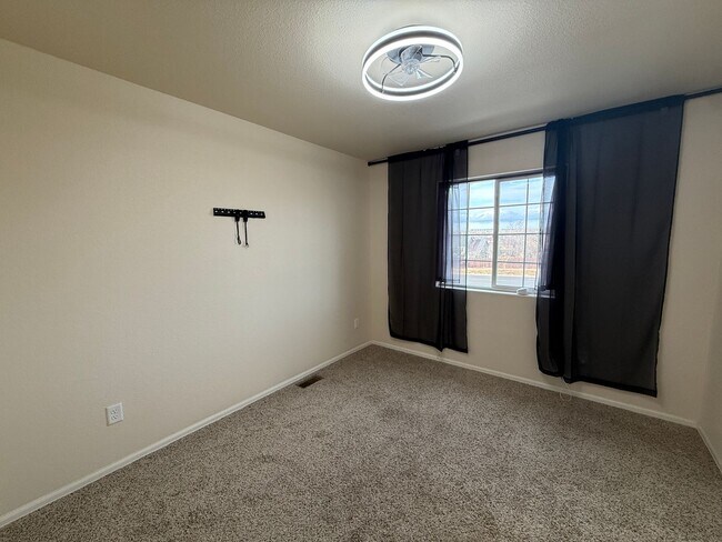 Building Photo - 3 Bed 3 Bath Townhome in Stetson Hills – Prime Location Near Powers Corridor!