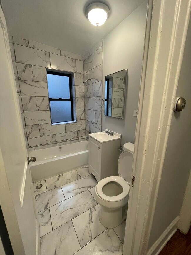 Building Photo - 7329 N Honore St