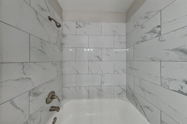 Building Photo - 10723 Forest Leaf Dr