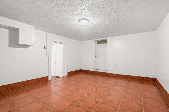 Building Photo - 4985 Gulfstream Rd
