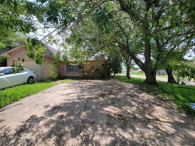 Building Photo - 17423 Ranch Country Rd