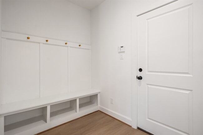 Building Photo - 884 Prosper St